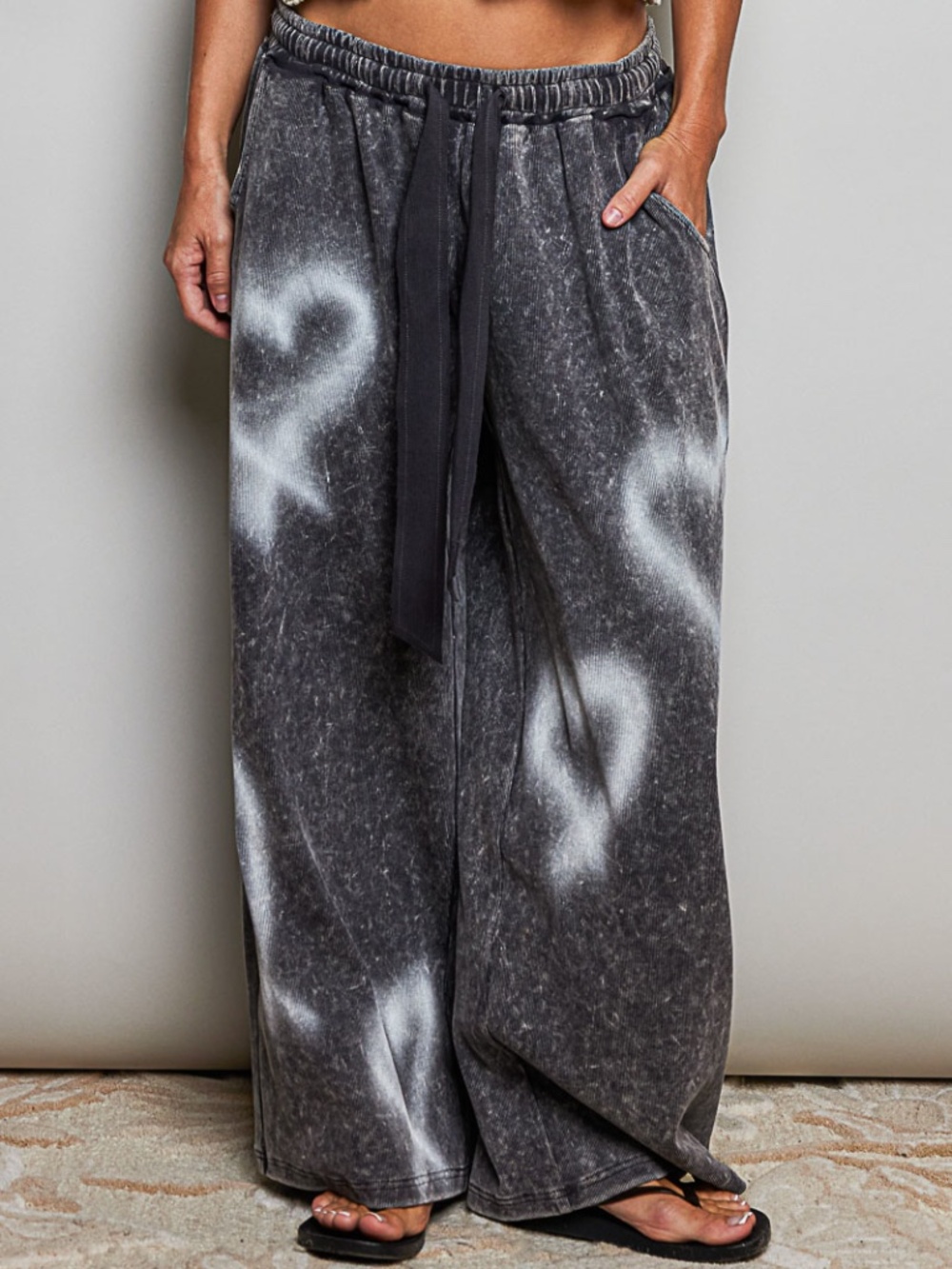 POL Charcoal Spray Paint Style Hearts Print Stretchy Waist Wide leg Pants - Picture 2 of 5